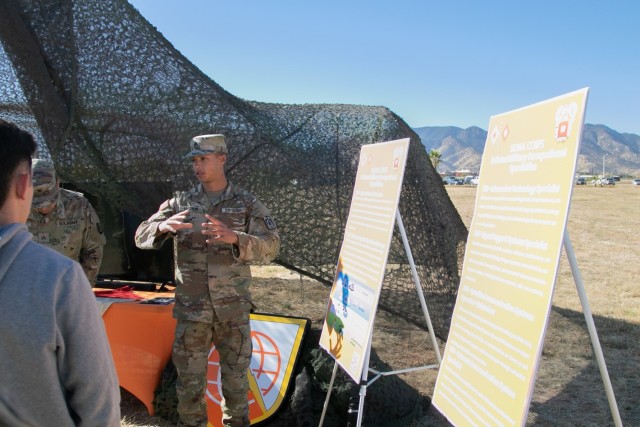 NETCOM Soldiers help show students “A Day in the Life”
