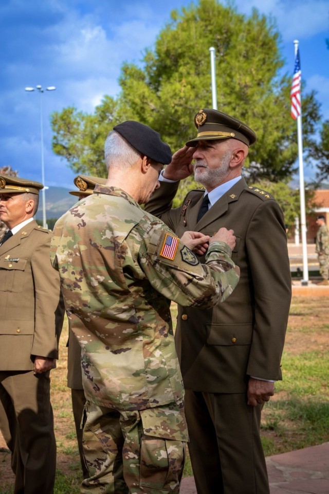 U.S. honors Spanish officers in NATO unit
