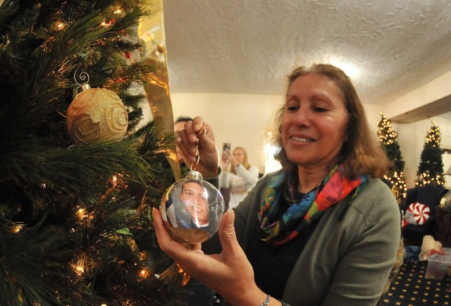Volunteers transform Lee Club into holiday spectacle