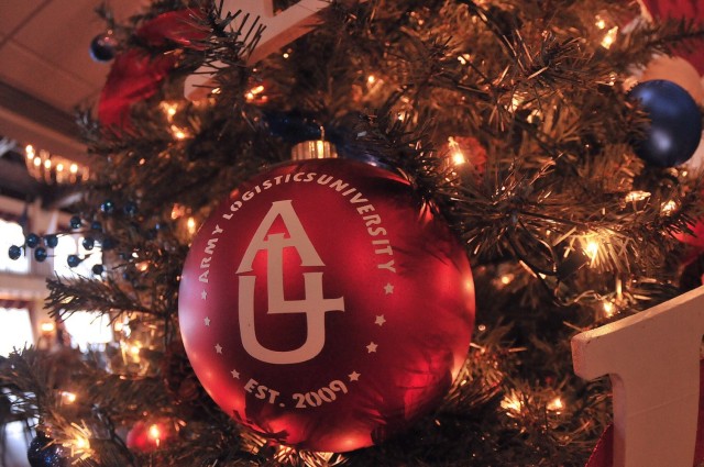 Volunteers transform Lee Club into holiday spectacle