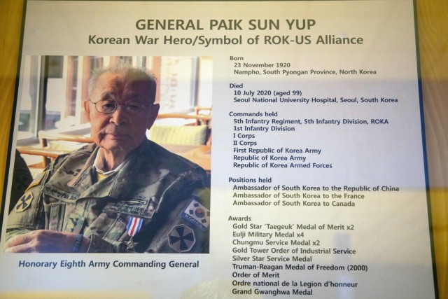 Retired ROK Army general donates Gen. Paik field jacket to Eighth Army museum