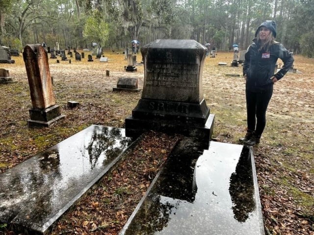 Cemetery tour resurrects past, brings local history to life