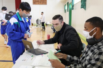 Camp Zama Soldiers, civilians build bonds with local Japanese students