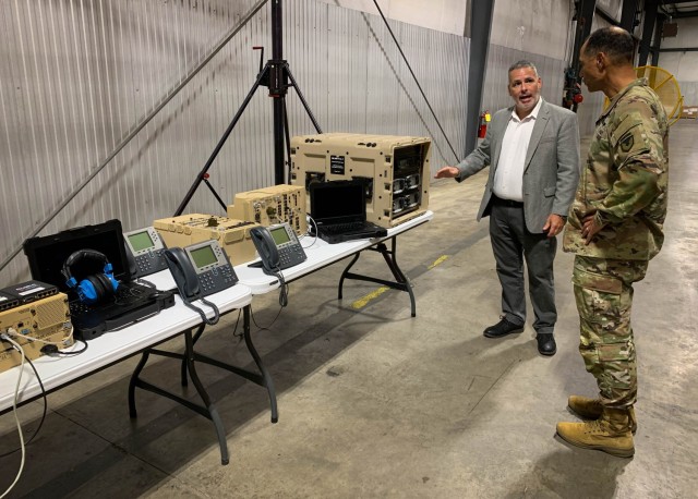 Louis Durran shows Maj. Gen. Edmonson NETMOD capabilities.