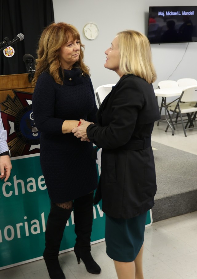 Audrey Mundell shakes hands with Kentucky state Rep. Nancy Tate at the dedication ceremony Dec. 10, 2022 to rename a portion of state Highway 1638 in honor of her husband, Maj. Michael Mundell, who was killed in Iraq in 2007.