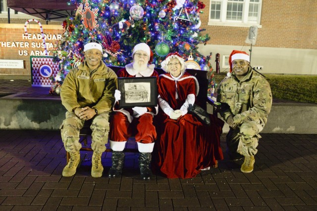 Maj. Gen. Michel M. Russell Sr., commanding general, 1st Theater Sustainment Command, and Command Sgt. Maj. Albert E. Richardson Jr., senior enlisted advisor, 1st TSC bring in the holiday season with Santa and Mrs. Claus, Dec. 9, 2022, at Fowler Hall, Fort Knox, Kentucky.