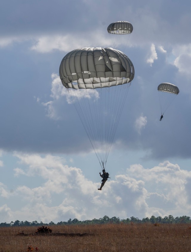 7th Special Forces Group (Airborne) Soldiers earn Foreign Jump Wings ...