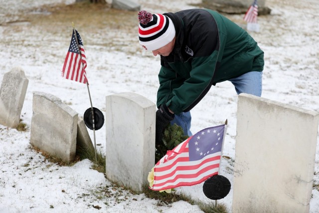 Wreaths Across America ceremony honors veterans and first responders at local cemetery