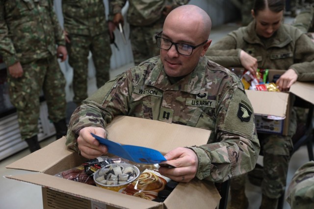 Romanians Gift Giving Ceremony for the 101st Airborne Division