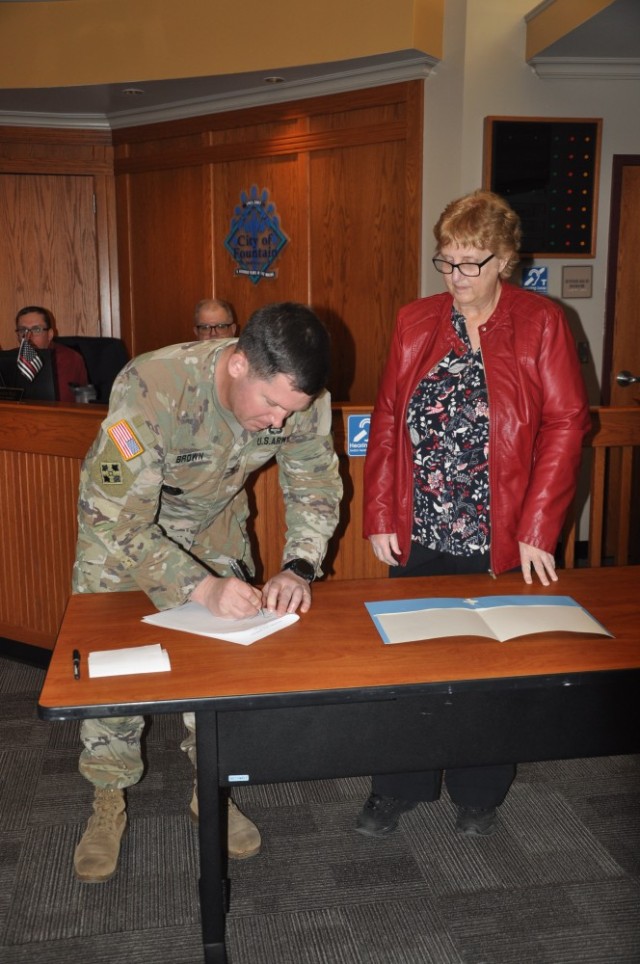 FOUNTAIN, Colo. - Col. Sean M. Brown, U.S. Army Fort Carson garrison commander, and Sharon Thompson, the City of Fountain mayor, sign an Intergovernmental Support Agreement Dec. 13, 2022, at Fountain City Hall. The stray animal control IGSA provides an avenue for military installations to partner with neighboring communities for provisions of services upon the installations.