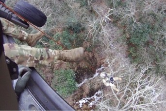 Tennessee Guard Soldiers rescue hikers on Appalachian Trail