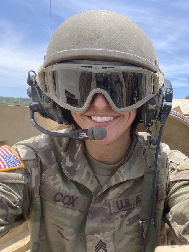 Soldier Becomes 1st Female Army Guard M1 Abrams Tank Master Gunner ...