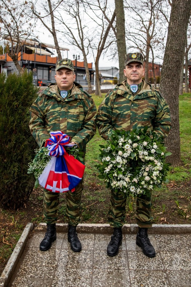 Vojaci KFOR spomínajú na padlých slovenských príslušníkov