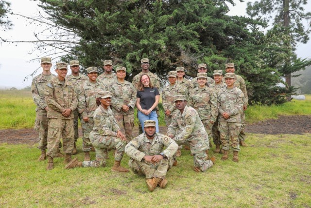 Lightning Support Soldiers Volunteer for the Girl Scouts of Hawaii