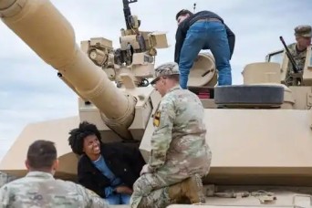 Texas legislators, staffers get insight into Army life during Fort Hood tour 