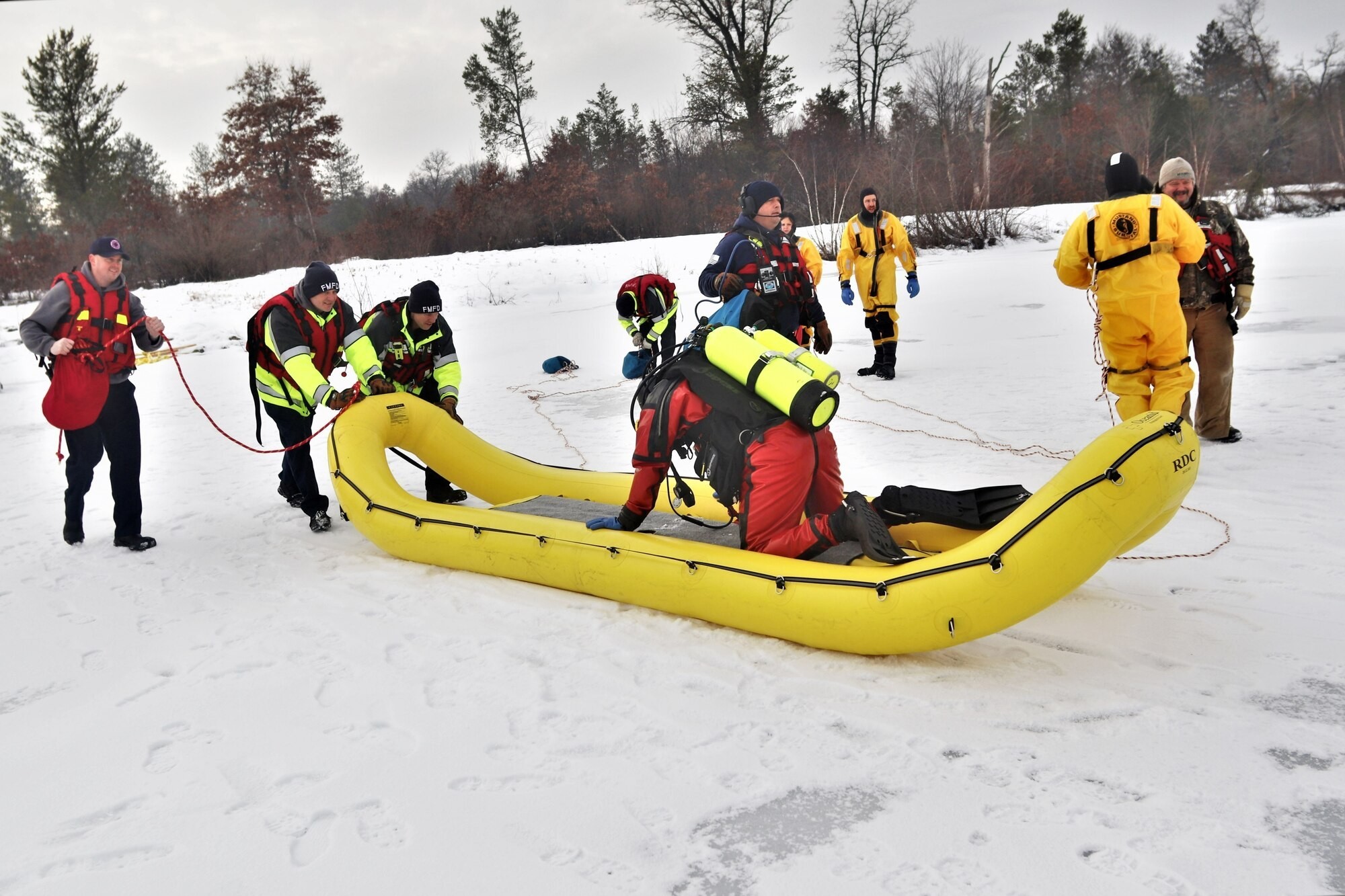 Photo Essay: Fort McCoy Fire Department dive team conducts ice rescue ...