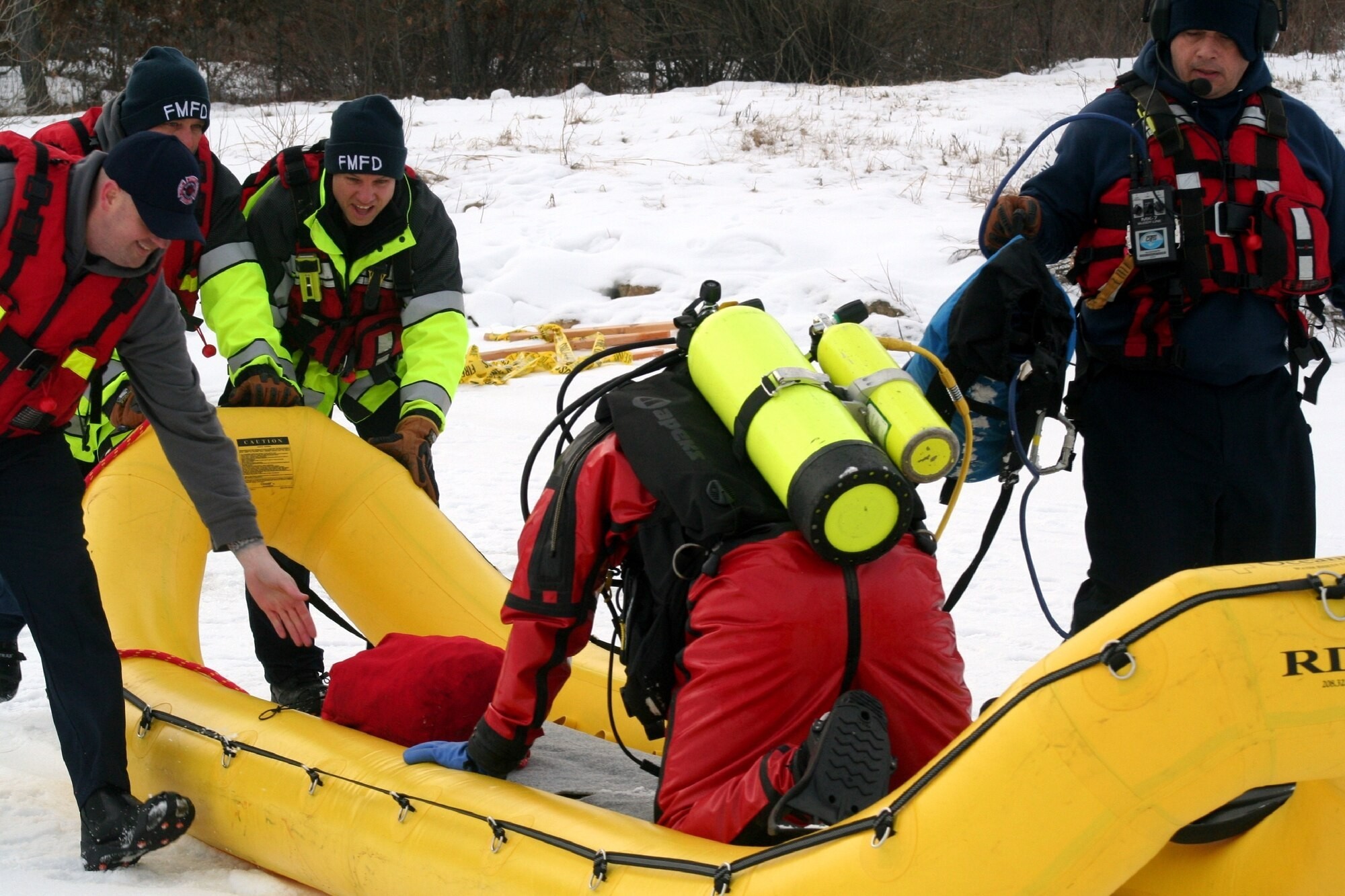 Photo Essay: Fort McCoy Fire Department dive team conducts ice rescue ...