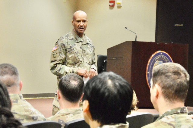 Medical Service Officers discuss future with Corps Chief at JRTC