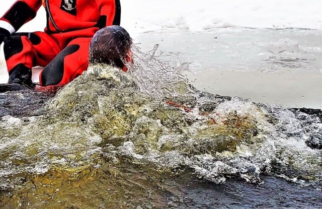 Airmen jump in icy Fort McCoy lake for January cold-water immersion training