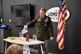 Army 3-star teaches 8th graders about honor