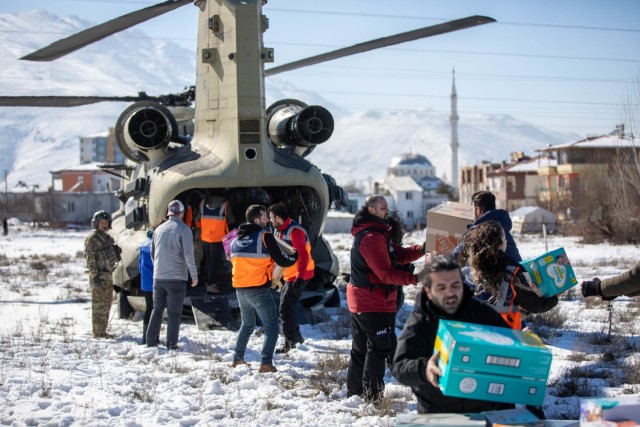 U.S. CH-47F Chinook delivers humanitarian aid supplies to Turkiye
