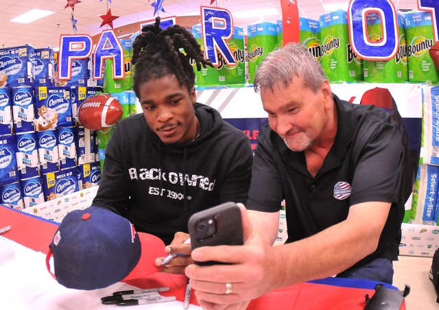 NFL players makes commissary appearance