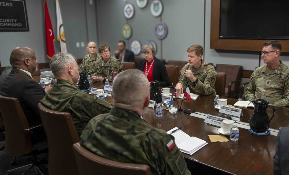 USASAC Talks Security Assistance With Poland | Article | The United ...