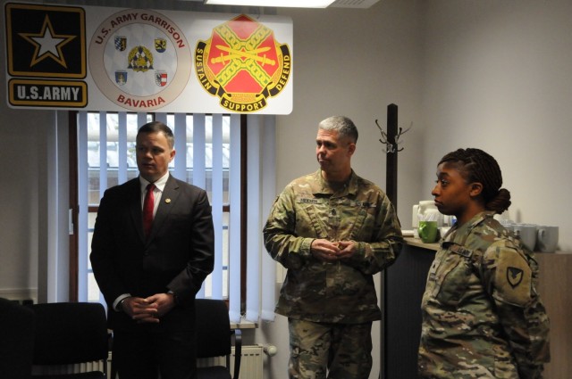 IMCOM-E recognizes excellence at Hohenfels