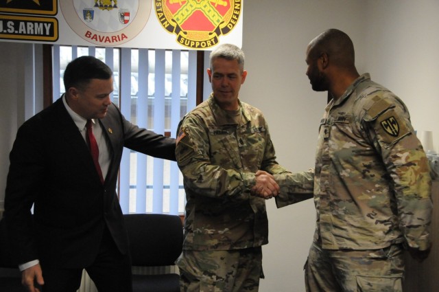 IMCOM-E recognizes excellence at Hohenfels