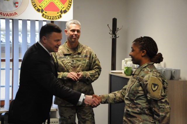 IMCOM-E recognizes excellence at Hohenfels