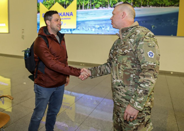 First permanently-assigned U.S. Soldiers arrive in Poland
