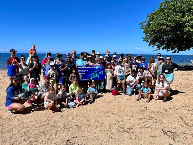 Soldiers Supports Community Beach Cleanup
