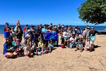 Soldiers Supports Community Beach Cleanup