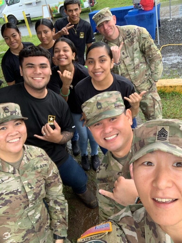 Army’s Newest Recruits Sworn in at Pana&#39;ewa Stampede Rodeo