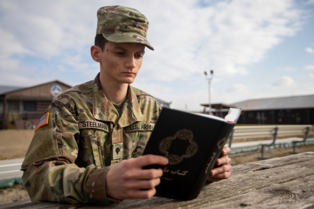 Discovering the World through Languages: Deployed Soldiers’ Stories