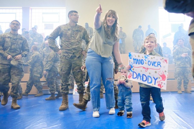 Bravo Battery, 5th Battalion, 7th Air Defense Artillery air defenders return to Baumholder after deployment
