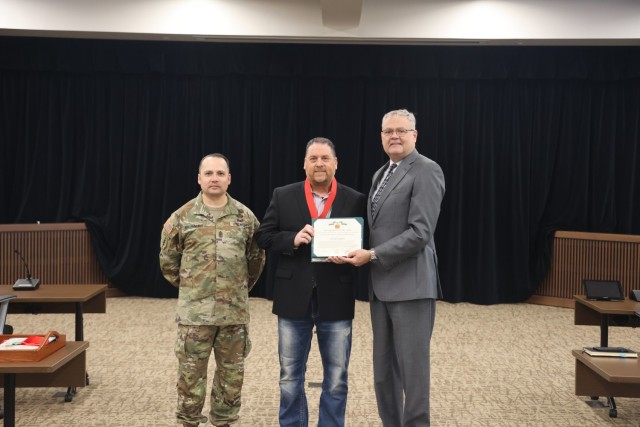 Education services officer recognized for his role in launching Army tuition-assistance website 
