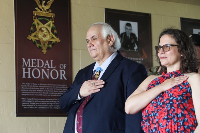 Medal of Honor recipient Dwight Birdwell visits to 3rd Squadron, 4th Cavalry Regiment, 25th Infantry Division