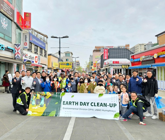 Humphreys joins community to clean up
