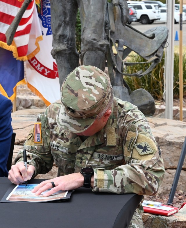 Senior mission commander signs Team Huachuca Strategic Plan to focus on modernization