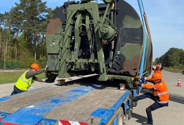 U.S. Army APS-2 worksite in Zutendaal sends entire float bridge system ...