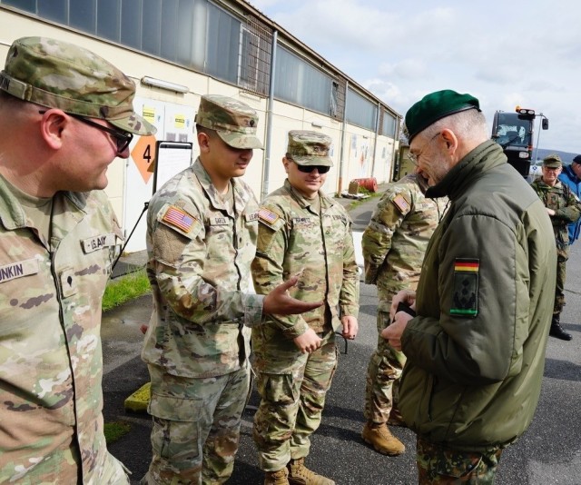 Usag Wiesbaden, Bundeswehr State Command Hessen Enjoy Camaraderie 