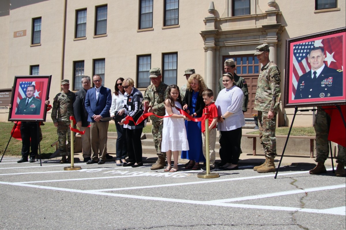 Fort Sill honors two Fires icons with building dedication Article