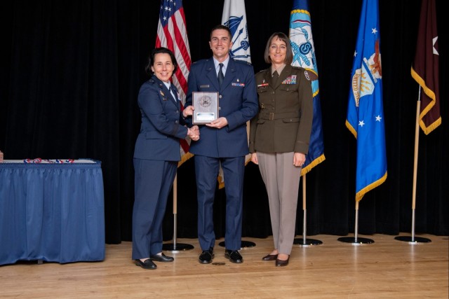 Military health leaders honor best in military medicine, medical education