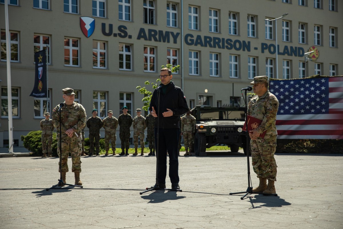 Wizyta polskiego premiera w USAG Poland |  Artykuł