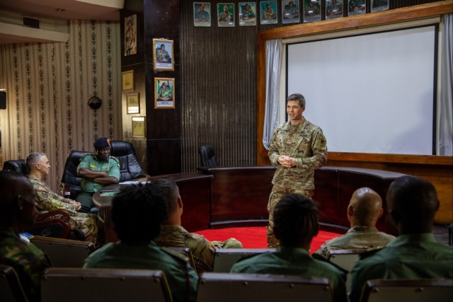 U.S., Sierra Leone soldiers discuss public affairs procedures