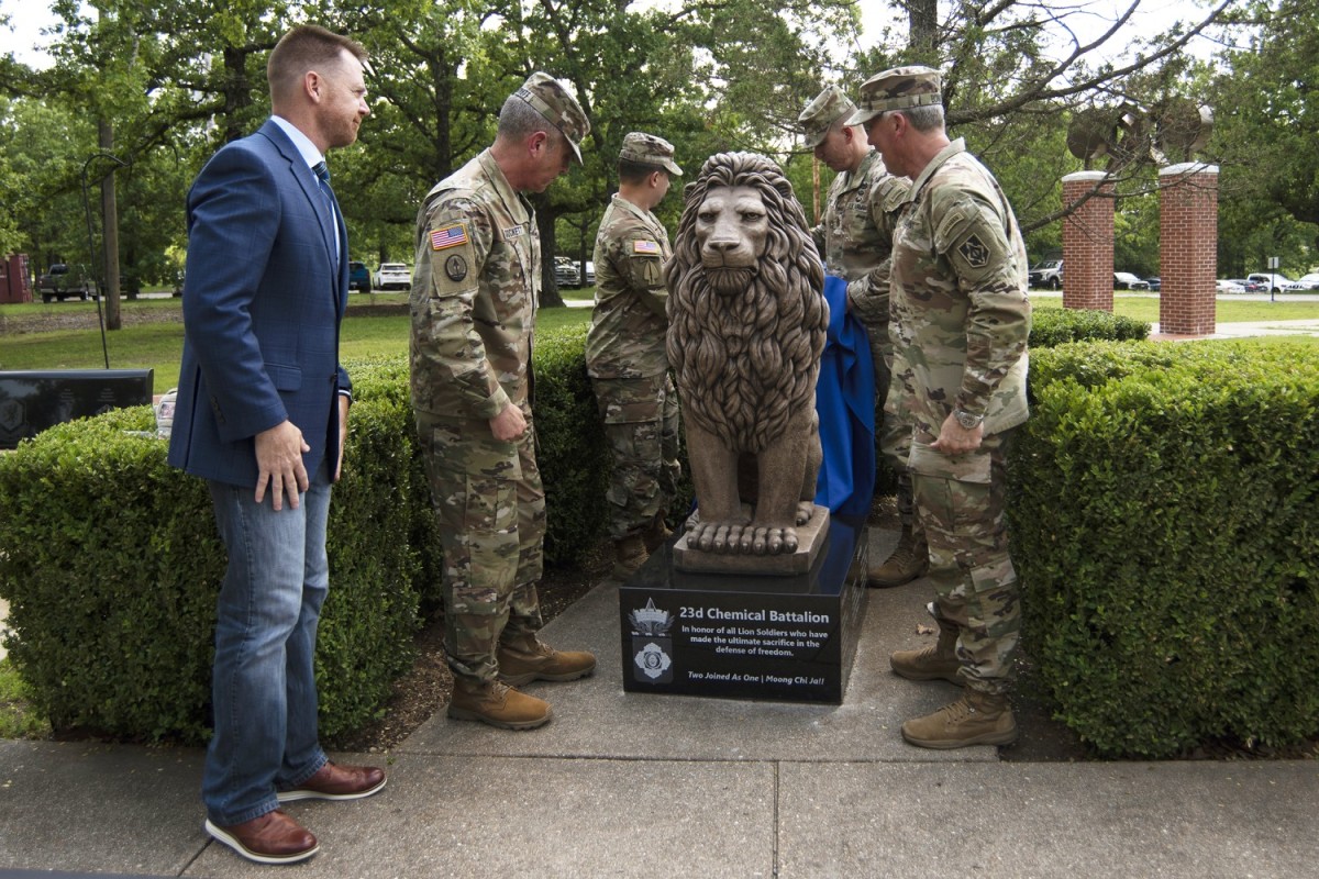 mscoe-cbrn-senior-leaders-unveil-23rd-cbrne-bn-memorial-article