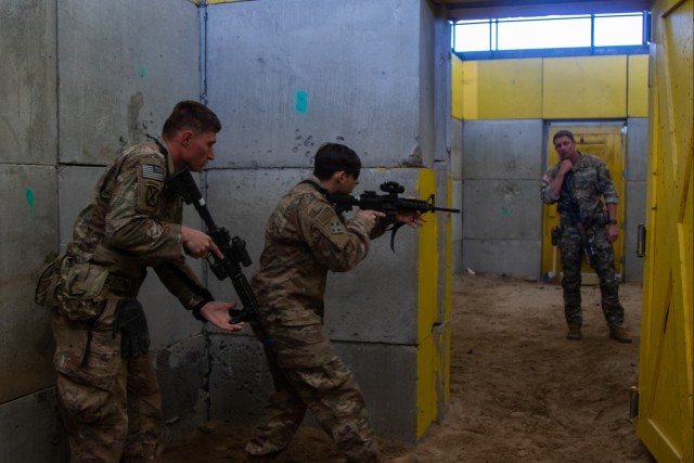 10th Mountain Division Receives Training from 3rd Special Forces Group (Airborne)