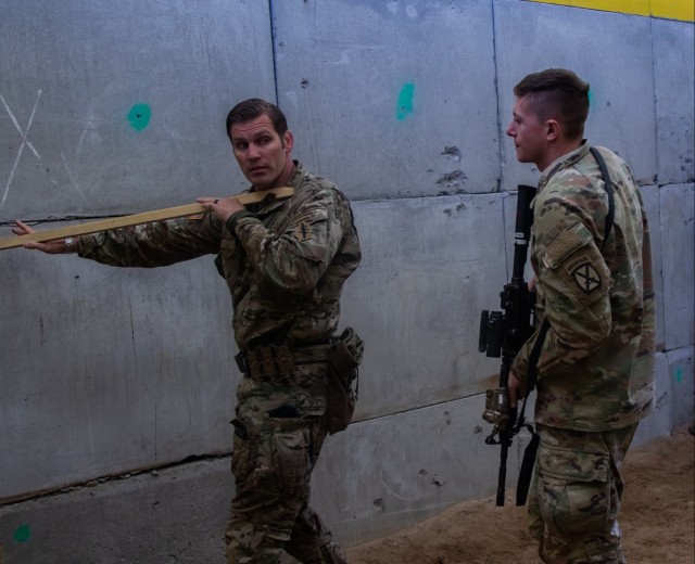 10th Mountain Division Receives Training from 3rd Special Forces Group (Airborne)