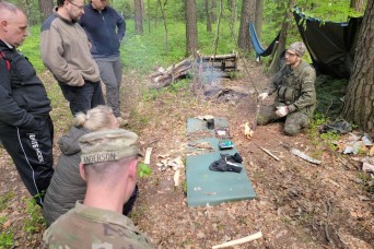 BOLESLAWIEC, Poland - The ties between service members and civilians keep growing stronger in Poland. American and Polish military forces recently show...